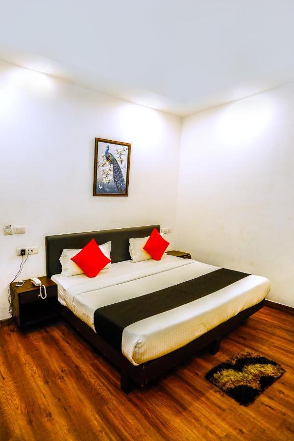 Airport Hotel Tashree Нью-Дели Экстерьер фото