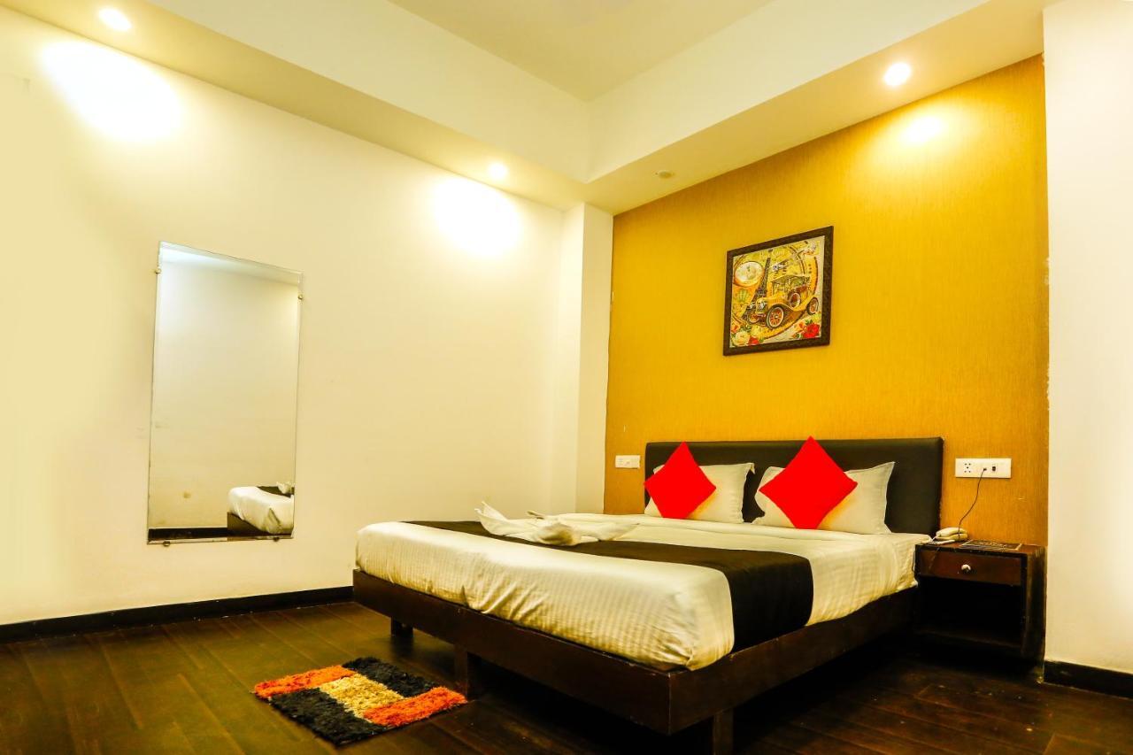 Airport Hotel Tashree Нью-Дели Экстерьер фото